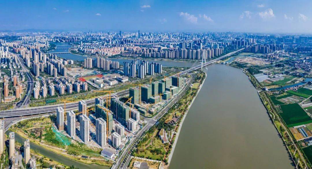 对望五江口,一线姚江无可比拟当下的姚江新城犹如一