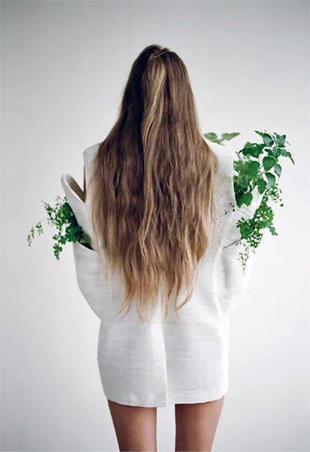 服装|【设计师】有趣的种子服装，让身上布满绿植，你想体验下吗