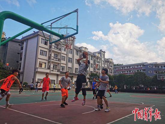 教育|小县城如何办好“大教育”——一个少数民族县的教育脱贫实践