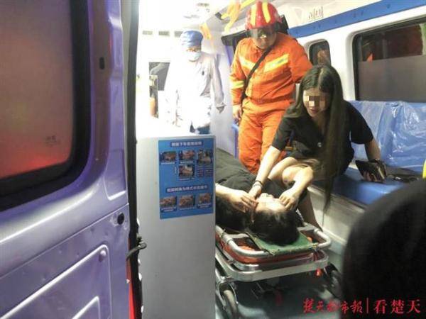 赢咖3平台注册真是醉了!女子酒后误把缺口当成电梯,不慎掉入5米深坑(图3) 赢咖3平台注册真是醉了!女子酒后误把缺口当成电梯,不慎掉入5米深坑(图3)
