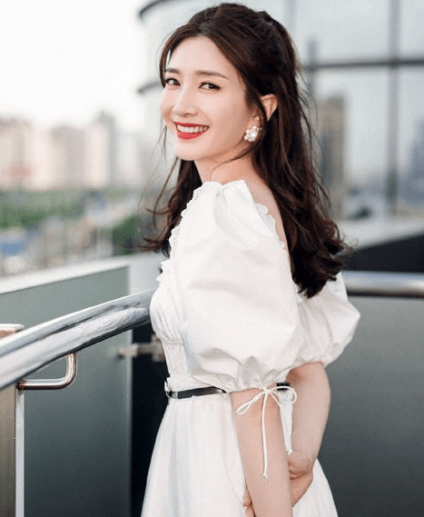 爱的|新一季最美唇色，是女星们都爱的不正“红”与不正“棕”