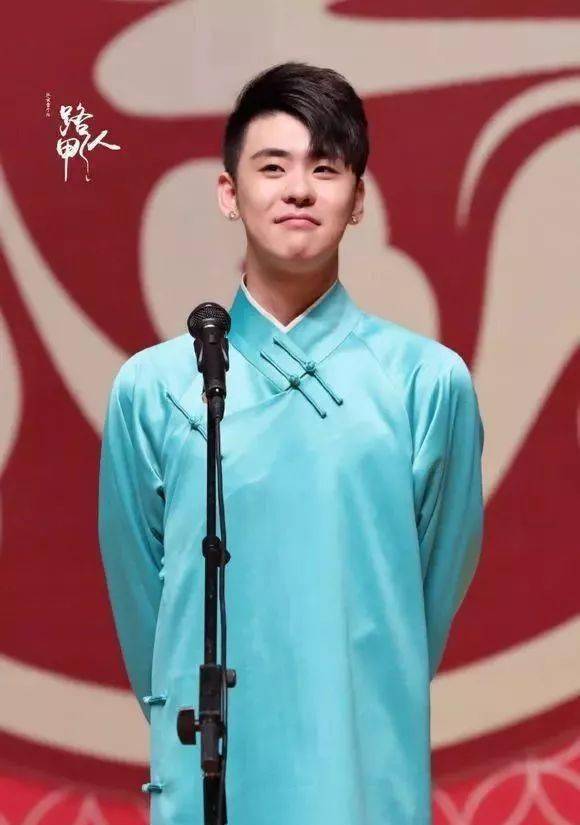 长衫|《德云斗笑社》“一哥”选拔赛！藏在大褂/长衫里的秘密。