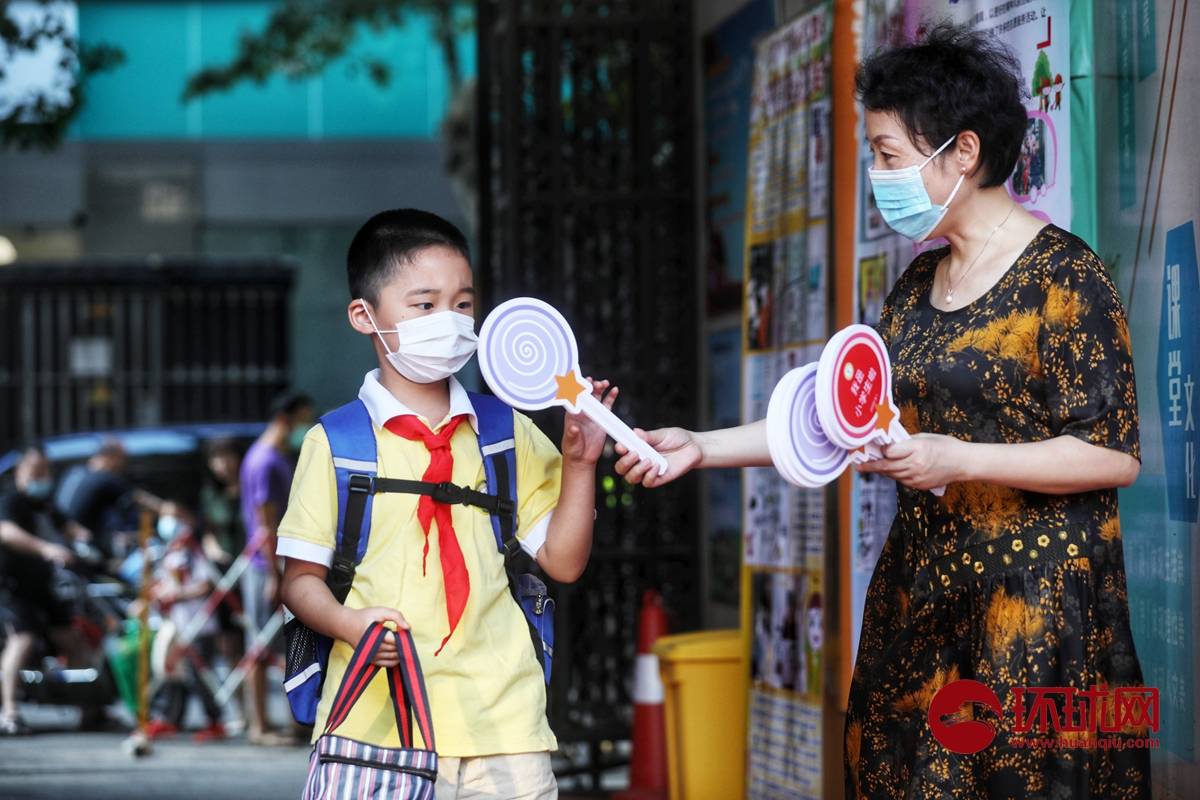 中小学|今天，武汉市2842所中小学幼儿园的139.9万学生全面开学