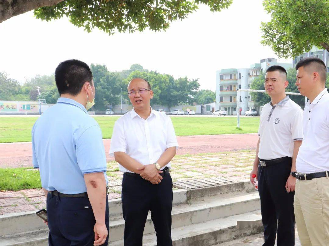 当天,新区领导巫志宏,邱韶阳分别率队到城东中心幼儿园,城东学校和