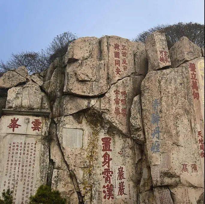 泰山素有"天下第一山"的称号,它不仅气势磅礴,风景壮丽.