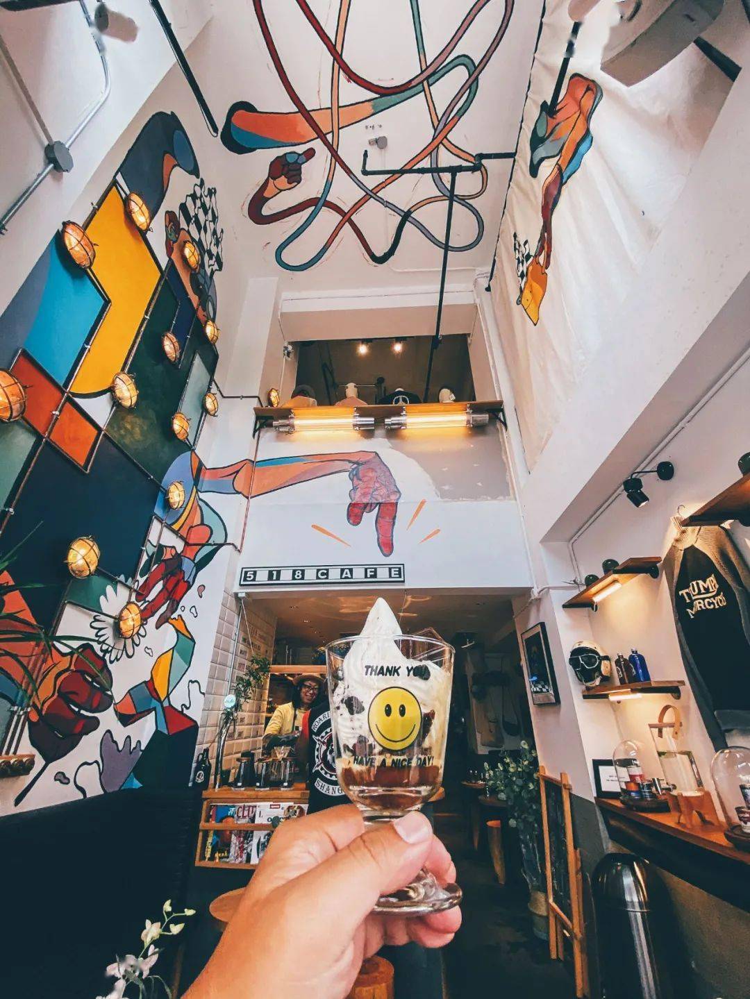 明星|编辑之选｜这位明星 DJ 把自己热爱的生活，开成一家咖啡店