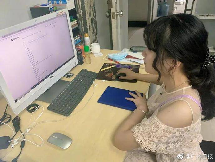 华科|湖北00后女孩开始读博了 家中三代都是华科毕业生