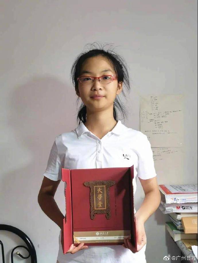 屈诗颖|北大最小新生是05后 湖南05后女生696分考入北大