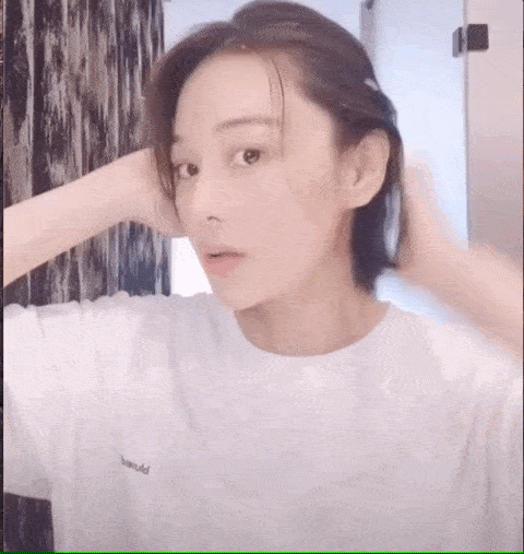 Back|撩起刘海的金莎，是美艳独立的变身Maria！