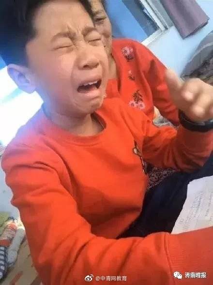 字迹|崩溃大哭！小学生写完暑假作业，开学前发现字迹全消失了