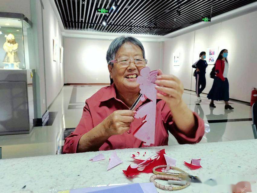 体育外围网-
呼和浩特市女职工风范作品展开幕(图3)