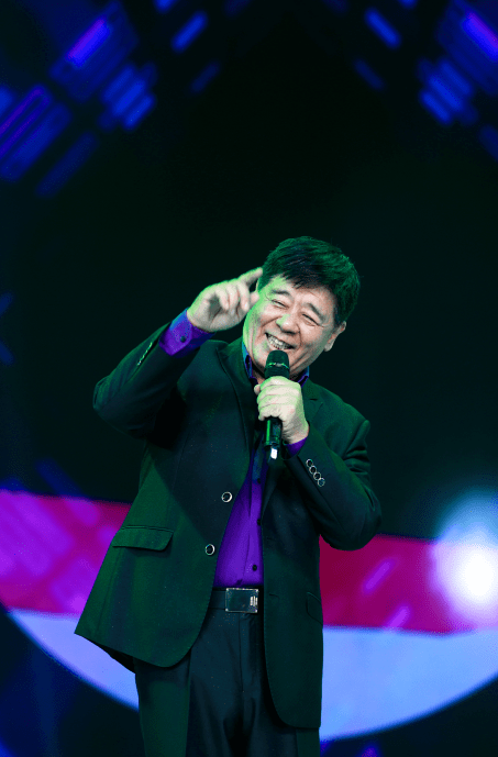 王洁实,著名歌唱家,中国广播艺术团国家一级演员,中国歌坛上里程碑式