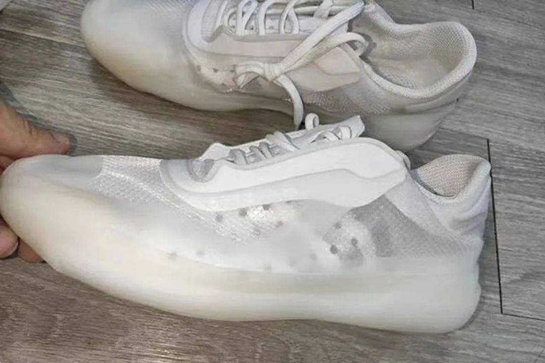 奢侈品|一双鞋=一辆车?运动品牌×奢侈品联名冰火两重天
