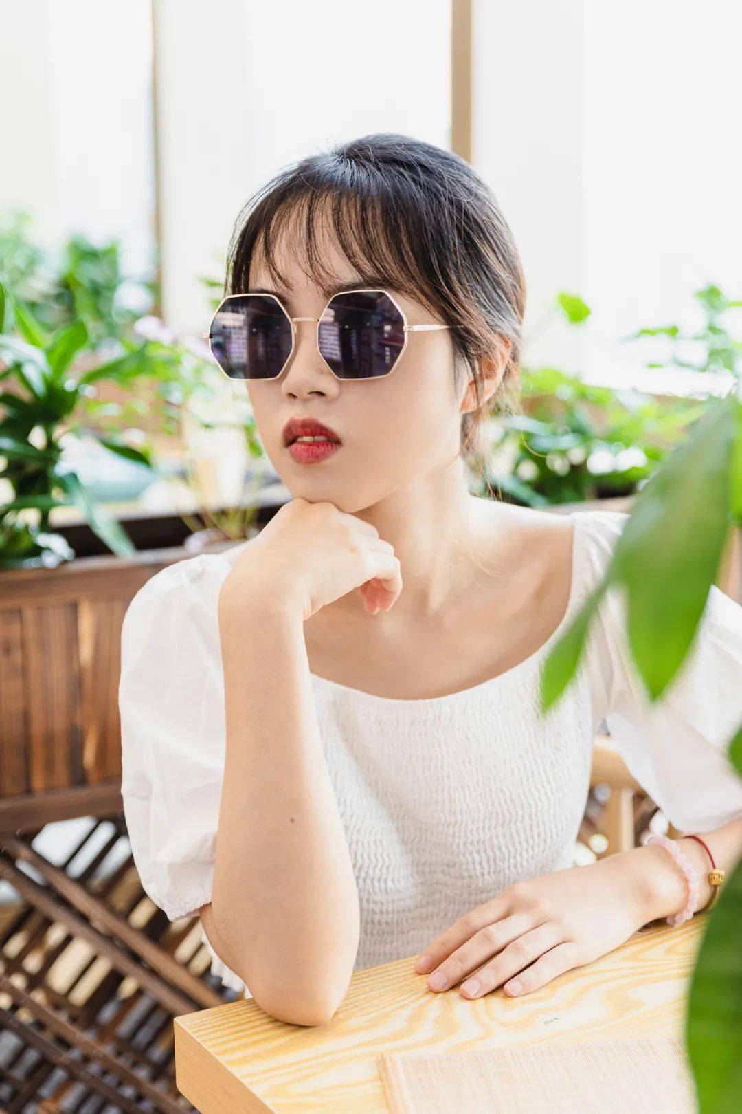 镜片|99元配防蓝光镜，告别“土黑框”和“啤酒瓶底”，高度近视应该这样挑眼镜！