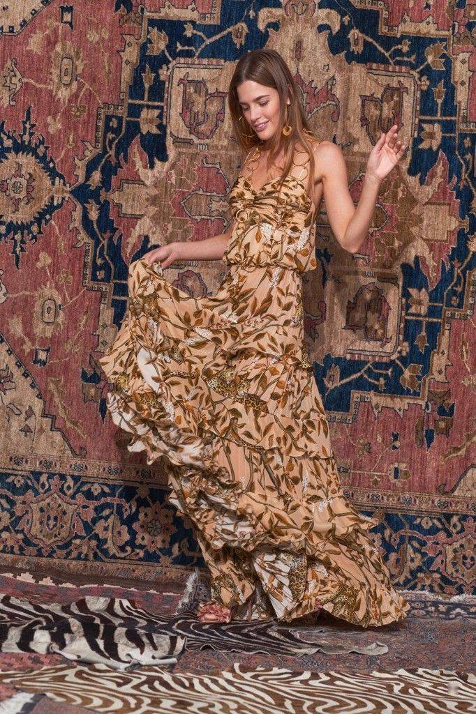 紧身裙|她说：＂女性最美的不是穿着性感紧身裙，而是向世人炫耀香肩和美颈的诱人时刻！＂