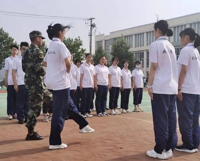 校园| 磨练顽强意志,锻造优良品格——威海艺校组织2020级新生开展