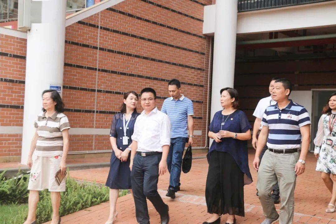 慰问暖人心容桂街道党工委办事处高黎社区领导莅临省实附小进行教师节