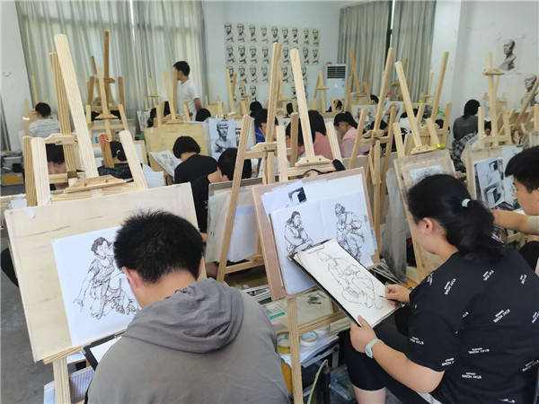 铜陵|以美育人，让孩子精彩起来——记铜陵市第十七中学校长唐传国