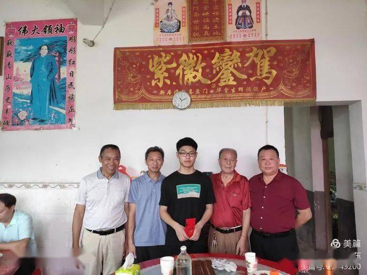 江西上饶小山村邱氏学子争上游
