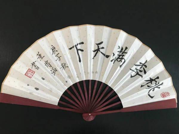 防控|红领巾致敬教师节：老师的眼睛像月亮