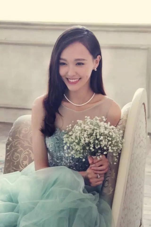 正方形脸|发型拯救不了你脸型，但配合穿搭就可以！