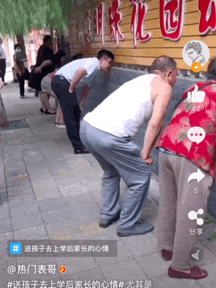 亚博官方网站：
幼儿园老师们瓦解的一天！(图2)