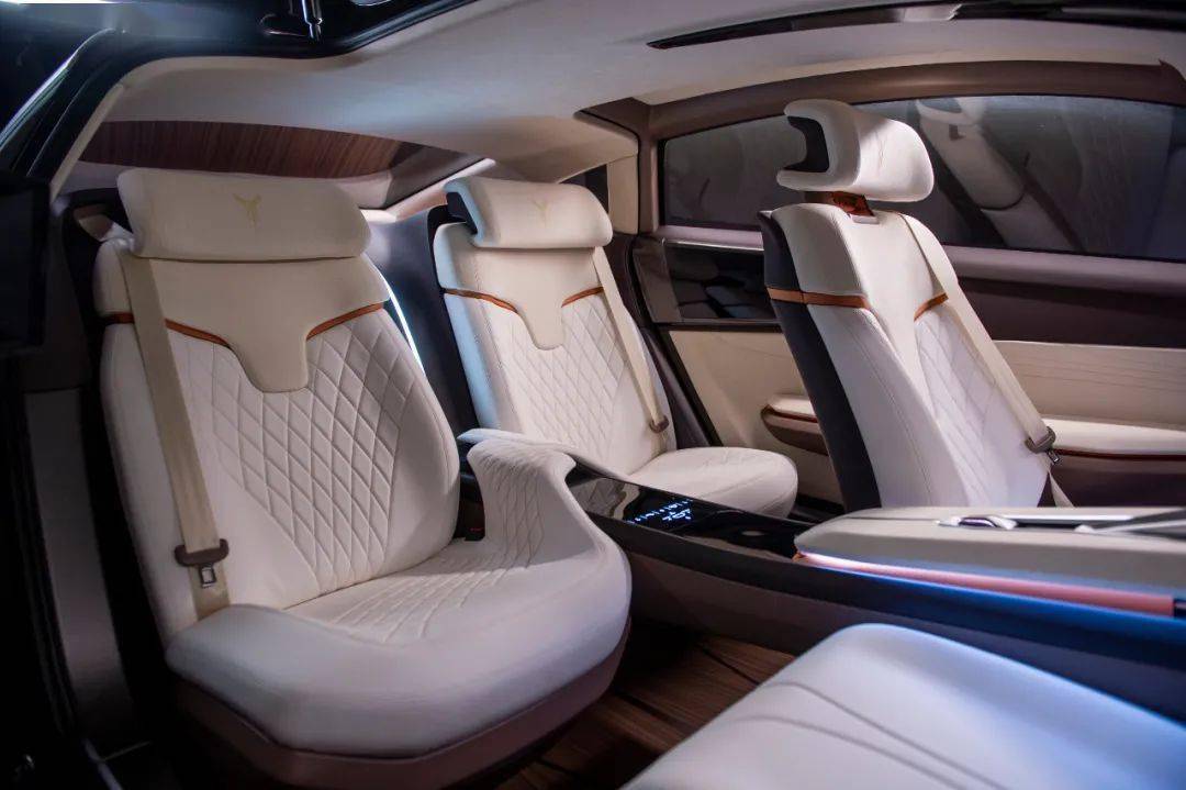 香水|那些追求「高级感」的青年们，到底在追求什么？