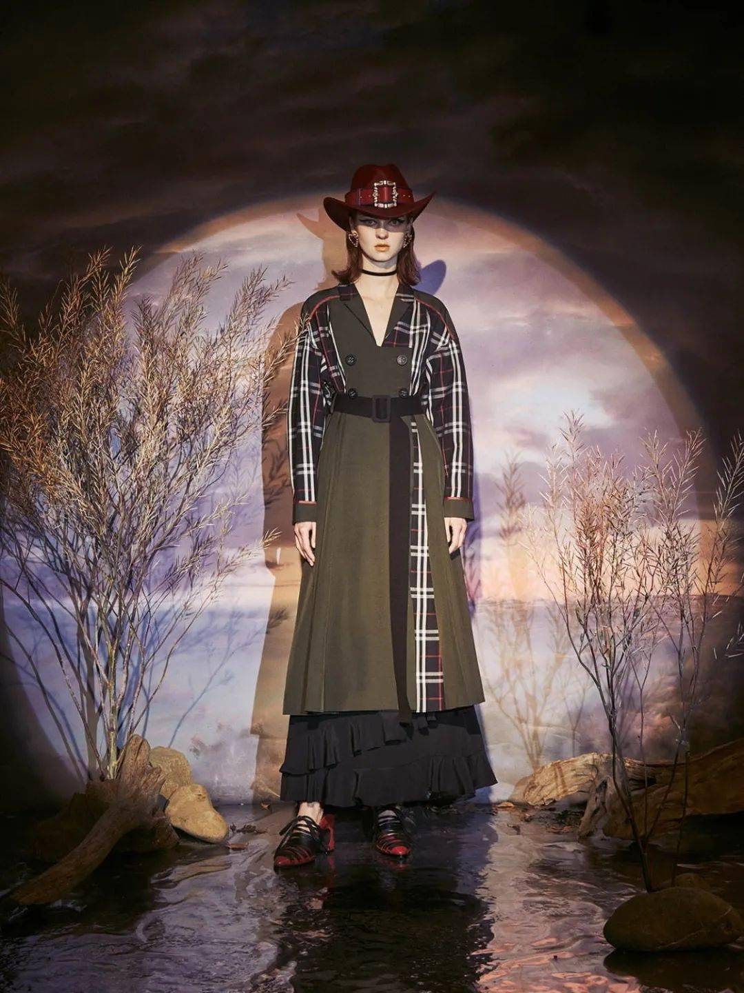 Pose|做过DJ、搞过造型！Pameo Pose用「天鹅湖」延伸复古美学