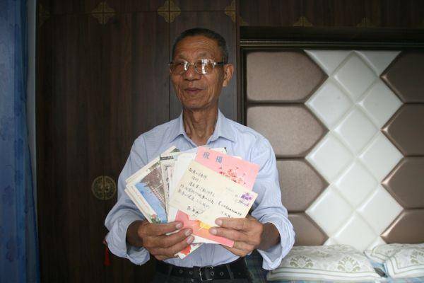 35年|学生的祝福这位老教师珍藏了35年