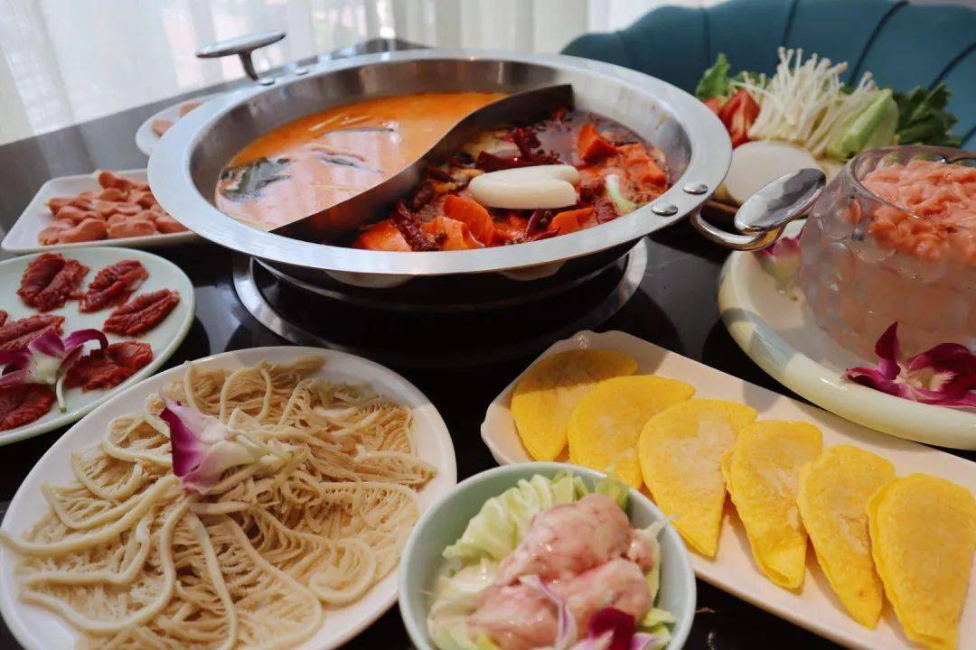 蔬菜拼盘 小吃 水果,,成都shou家可以吃冬阴功锅底 牛油锅底的火锅店