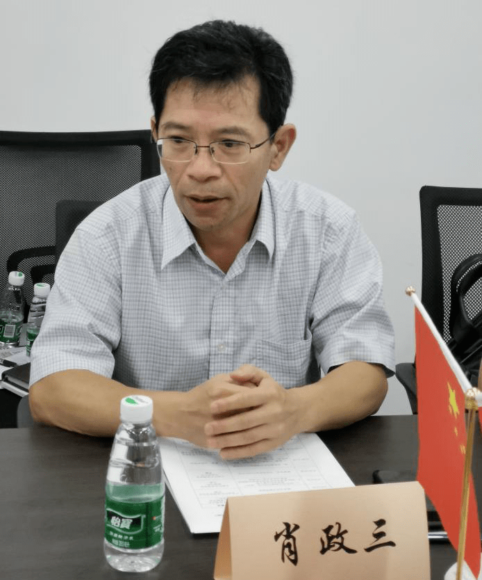 中国汽车流通协会副会长兼秘书长 肖政三广东省汽车流通协会会长 严