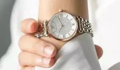 满天星|好物┃明星都在戴的阿玛尼满天星，官网3990我们不到三折，专柜气到关门！