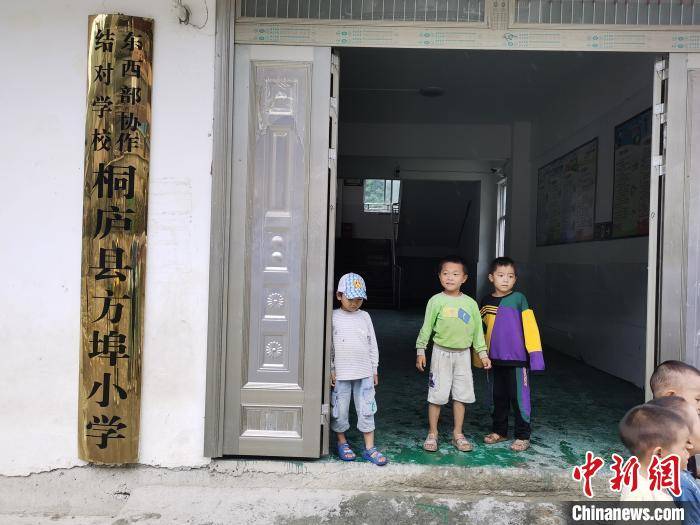 高排村|村里最好的建筑是学校 5年飞出36只“金凤凰”