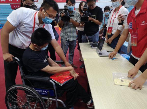 19岁|姚俊鹏，报到入学！