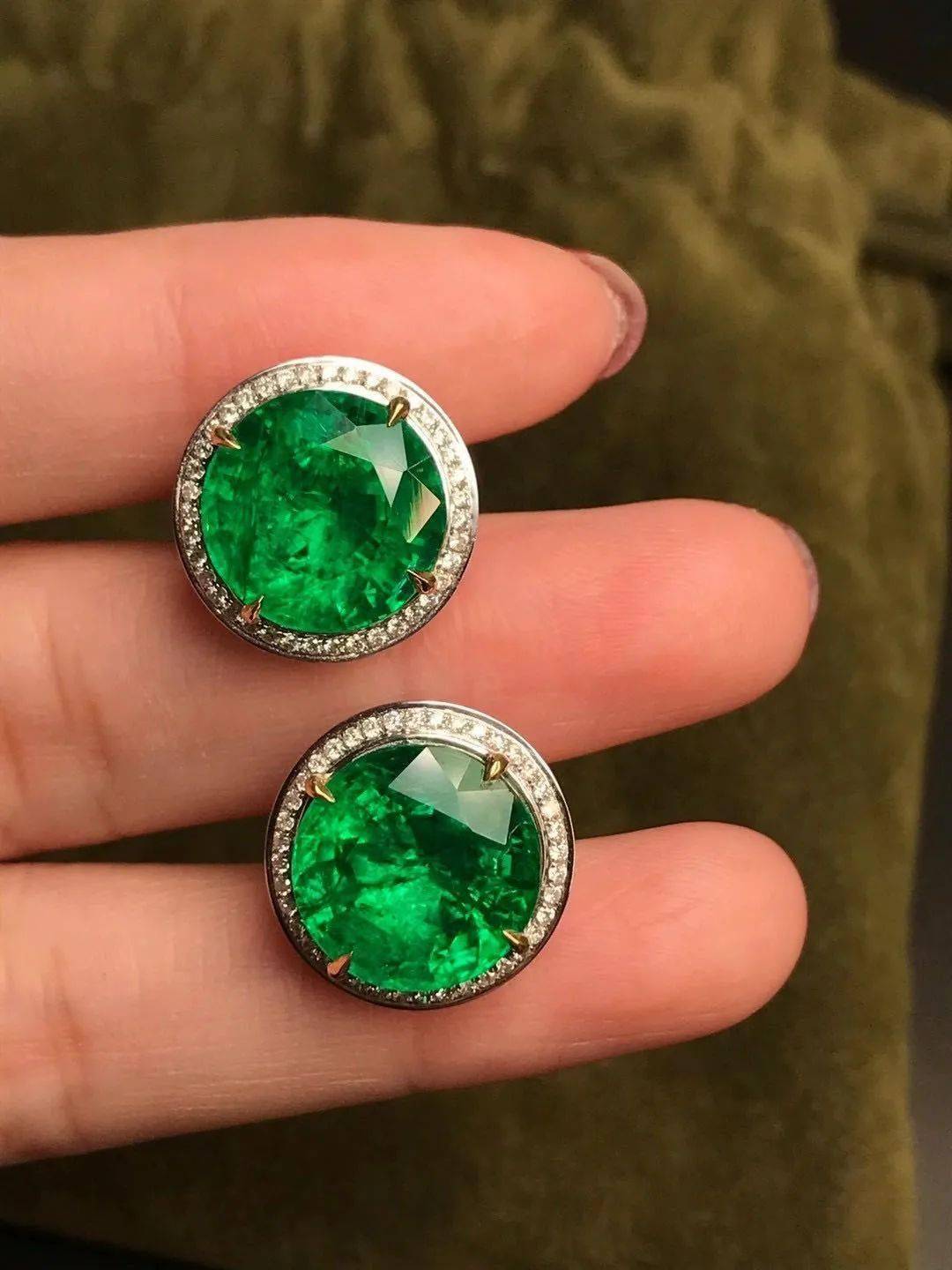 区别|女人戴珠宝和戴黄金首饰有什么区别？