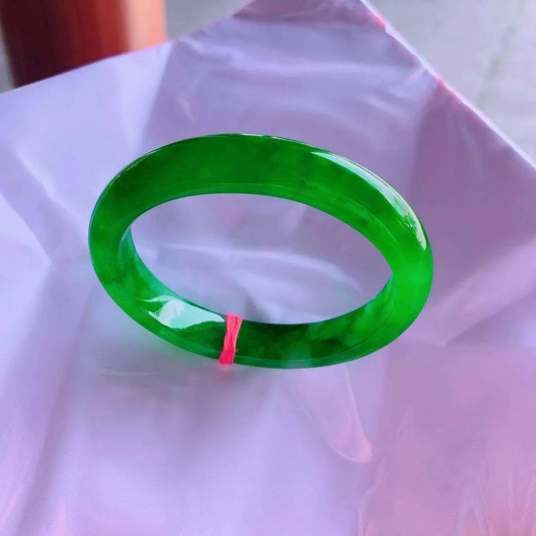 区别|女人戴珠宝和戴黄金首饰有什么区别？