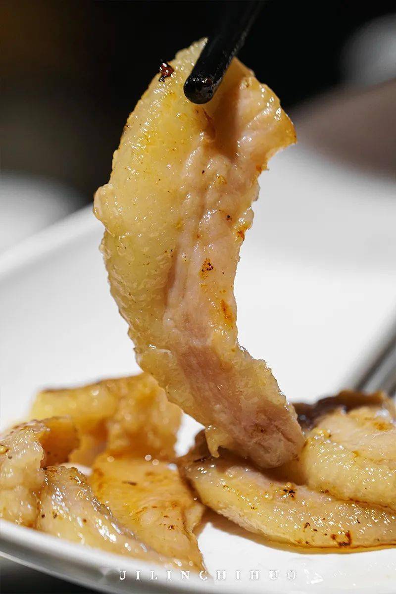 店里|在教室里吃烤肉！6.8折还送肉送饮料！