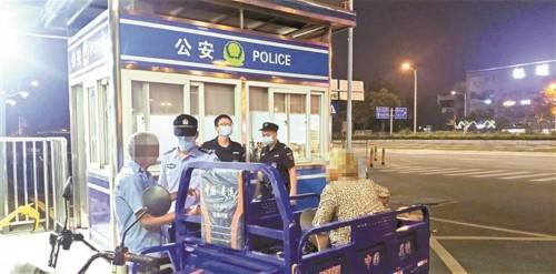 连夜|老太晚上迷路心慌慌 民警连夜相助暖人心