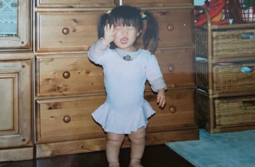 夜店|身高只有1.24m的侏儒女，却成了东京某夜店的最人气舞女，你不努力谁替你坚强？