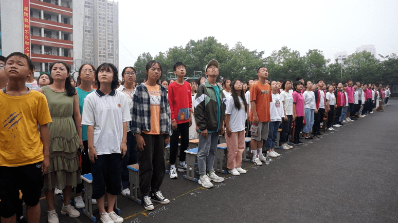 甘将心血化时雨 润出桃花片片红——新化县上梅中学2020年秋季开学