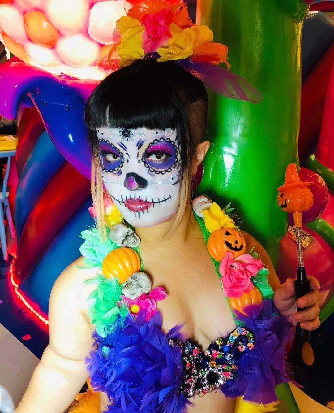 夜店|身高只有1.24m的侏儒女，却成了东京某夜店的最人气舞女，你不努力谁替你坚强？