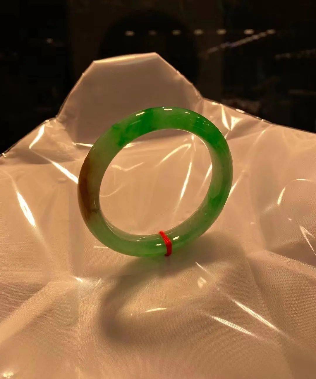 区别|女人戴珠宝和戴黄金首饰有什么区别？