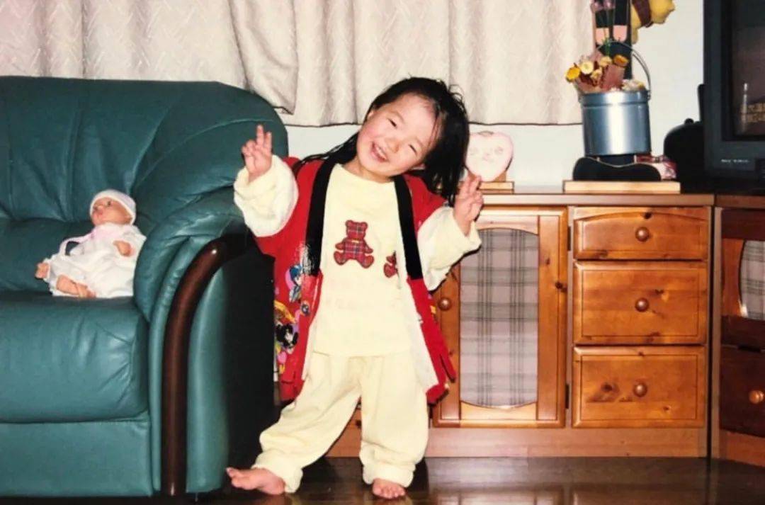 夜店|身高只有1.24m的侏儒女，却成了东京某夜店的最人气舞女，你不努力谁替你坚强？