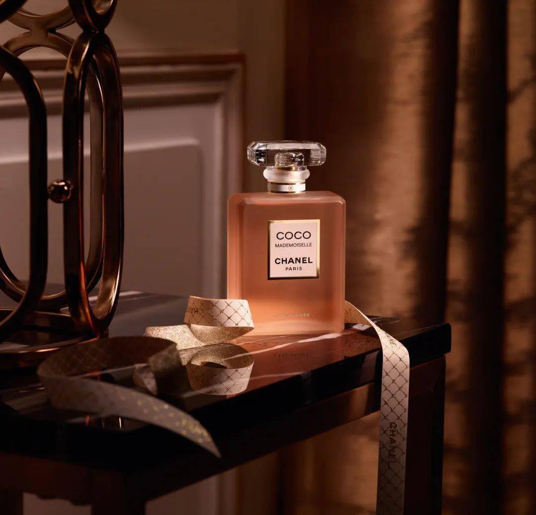 亮片|对准新娘们说：结婚时间可以重合，但妆容不可以！