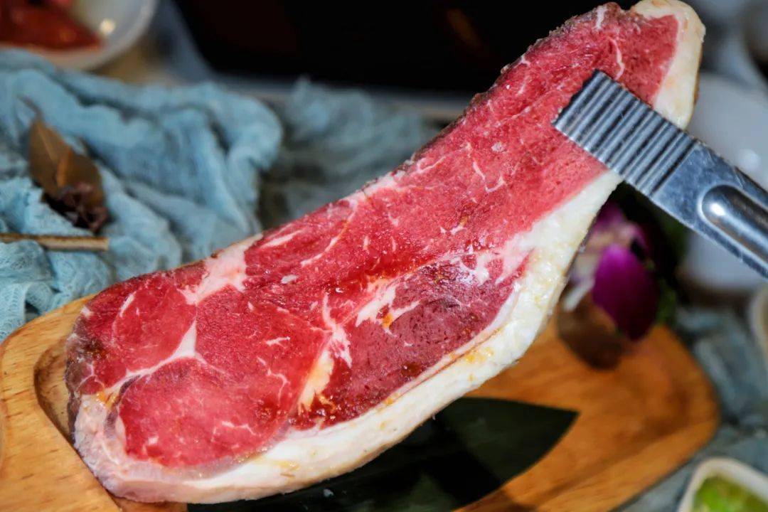 入口|人均30+吃烤肉!天河城这家260 ㎡的韩式石板烤肉来了!安格斯西冷牛排、厚切五花肉、蟹肉、风干肠…性价比真是绝了!