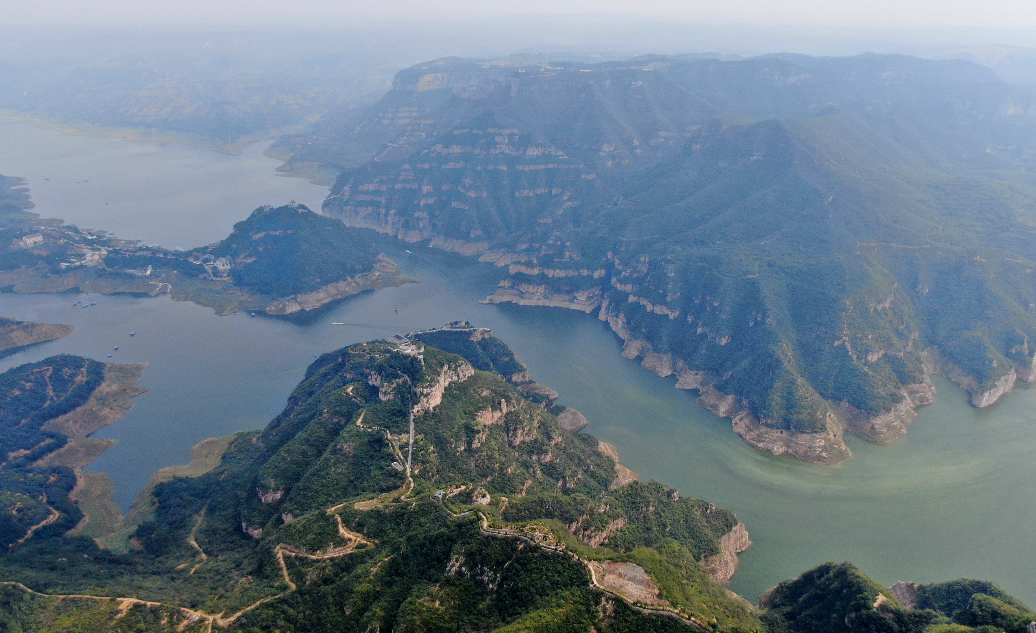 河南济源:黄河三峡美 犹在画中游