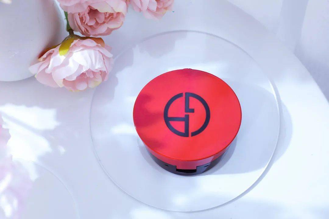 气垫|大赏测评 | 美妆三大头竞相争宠，YSL这是要上天啊！