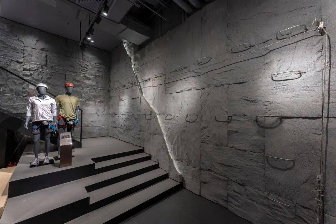 Outdoor|飞向「潮流」一端的ARC'TERYX始祖鸟,还有什么值得我们去探索