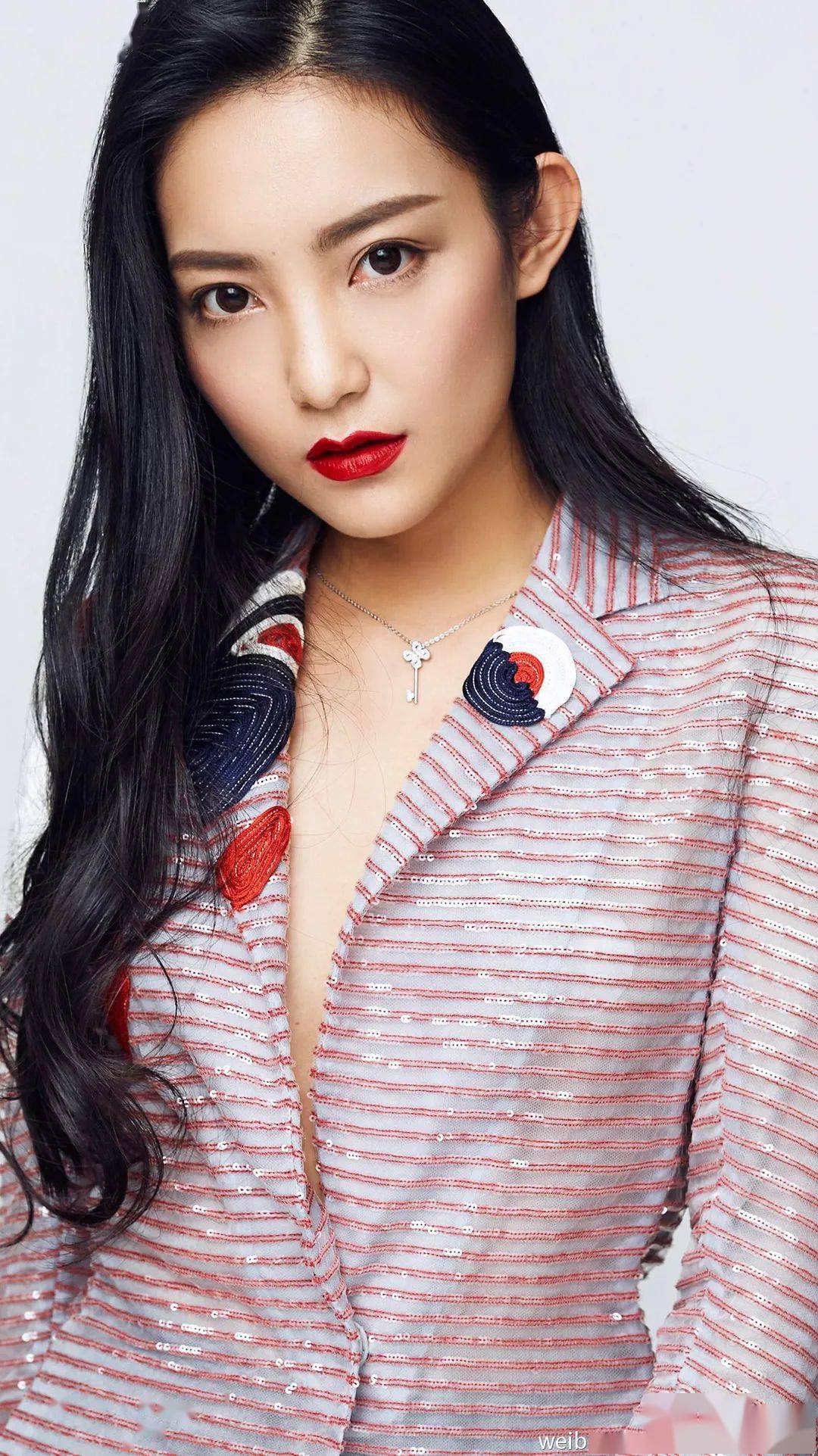 时尚|孟佳成团后时尚资源好到逆天 还不是因为私下这些“小动作”！