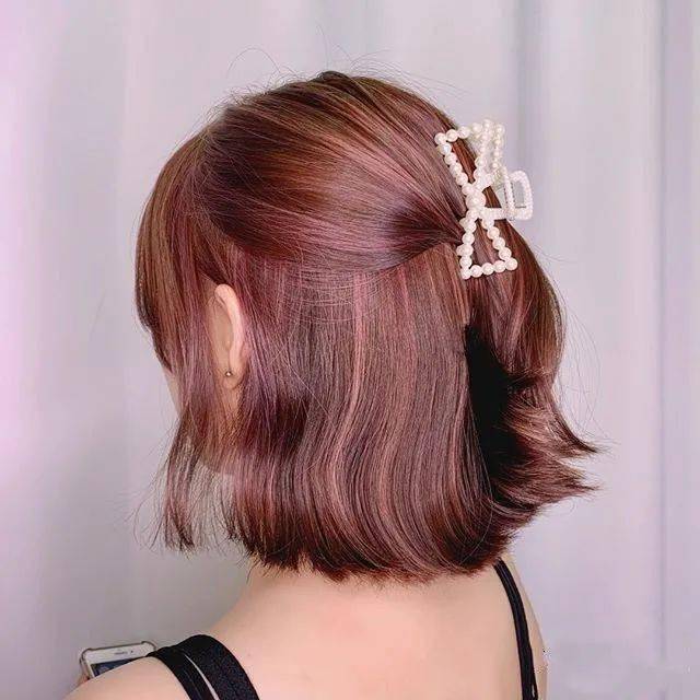 棕色|虞书欣和李圣经双双换上神仙发色，秋冬最显肤白发色你get了吗？